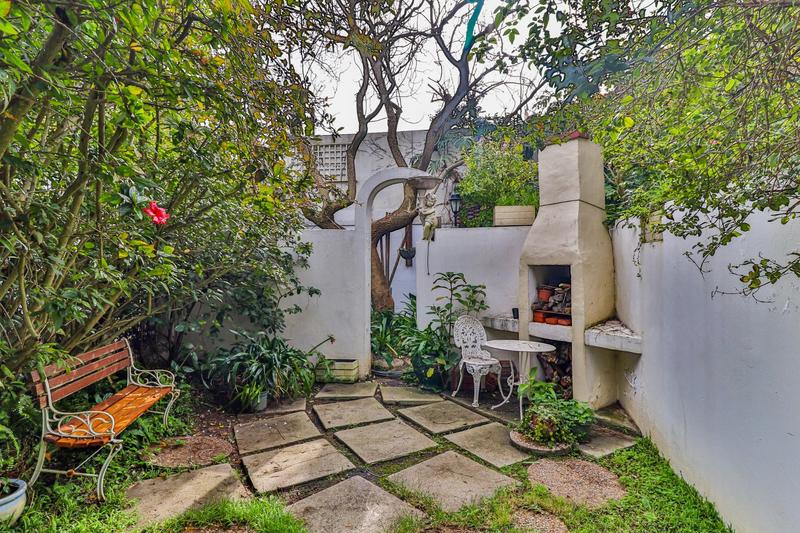 4 Bedroom Property for Sale in Green Point Western Cape